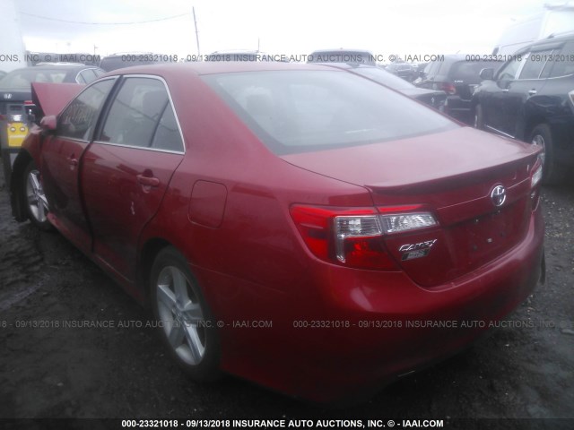 4T1BF1FK8EU855871 - 2014 TOYOTA CAMRY L/SE/LE/XLE RED photo 3