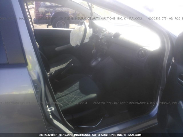 JM1DE1KY4E0184233 - 2014 MAZDA MAZDA2 SPORT GRAY photo 5