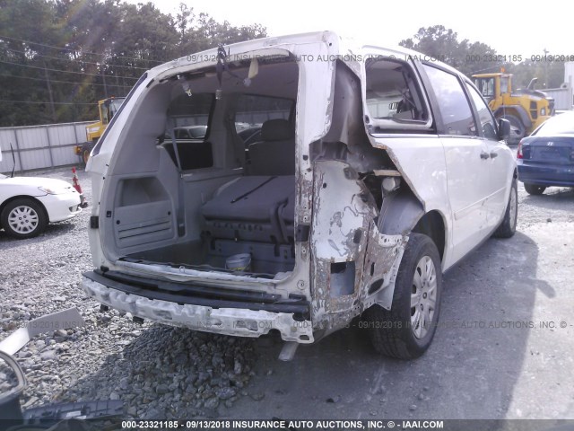 2V4RW4D10AR138375 - 2010 VOLKSWAGEN ROUTAN S WHITE photo 4