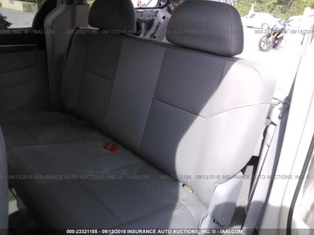 2V4RW4D10AR138375 - 2010 VOLKSWAGEN ROUTAN S WHITE photo 8