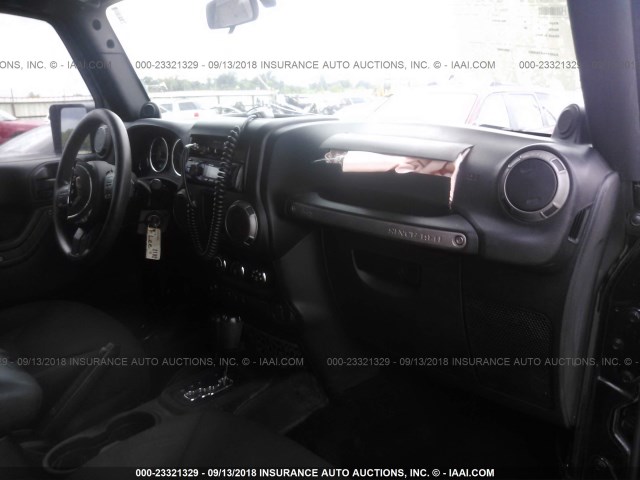 1C4BJWDG3EL149072 - 2014 JEEP WRANGLER UNLIMITE SPORT BLACK photo 5