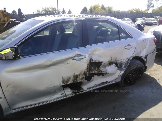 4T1BF1FKXDU701807 - 2013 TOYOTA CAMRY L/SE/LE/XLE Gümüş foto 6