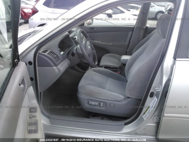 4T1BE32KX4U296200 - 2004 TOYOTA CAMRY LE/XLE/SE 棕色 照片 5