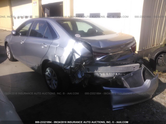 4T4BF1FK6FR491280 - 2015 TOYOTA CAMRY LE/XLE/SE/XSE 银色 照片 3