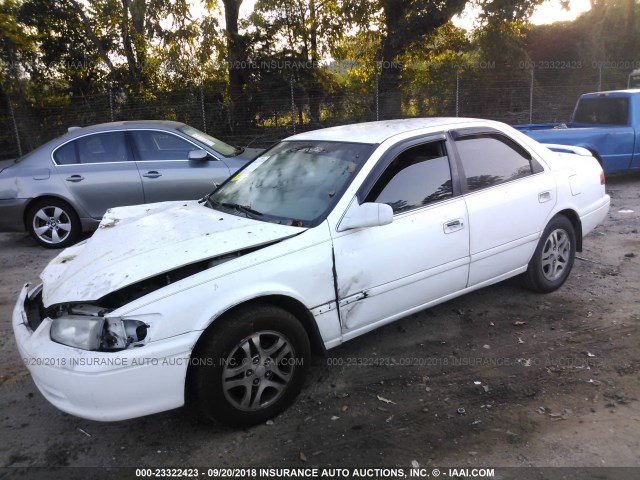 4T1BG22K7YU960852 - 2000 TOYOTA CAMRY CE/LE/XLE თეთრი ფოტო 2