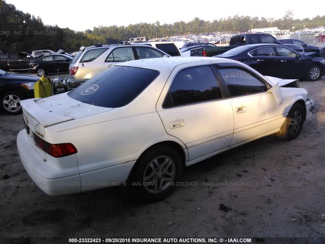 4T1BG22K7YU960852 - 2000 TOYOTA CAMRY CE/LE/XLE თეთრი ფოტო 4