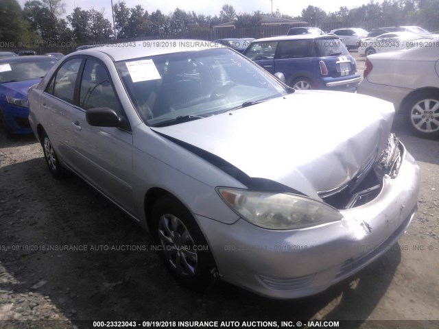 4T1BE32K95U036355 - 2005 TOYOTA CAMRY LE/XLE/SE SILVER photo 1