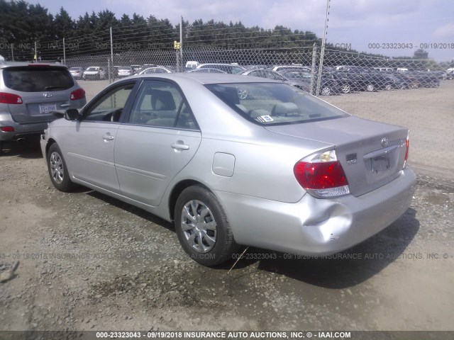 4T1BE32K95U036355 - 2005 TOYOTA CAMRY LE/XLE/SE SILVER photo 3