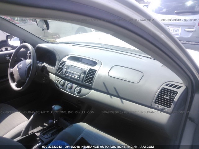 4T1BE32K95U036355 - 2005 TOYOTA CAMRY LE/XLE/SE SILVER photo 5