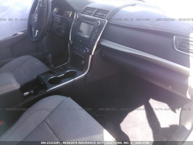 4T1BF1FK9FU048485 - 2015 TOYOTA CAMRY LE/XLE/SE/XSE 白色 照片 5