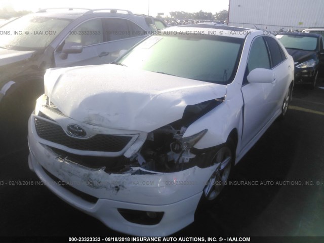 4T1BF3EK4BU707175 - 2011 TOYOTA CAMRY SE/LE/XLE 白色 照片 2
