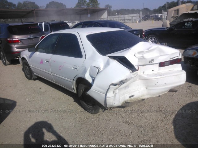 JT2BG22K1W0212499 - 1998 TOYOTA CAMRY CE/LE/XLE 白色 照片 3