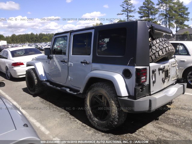 1J4GA59188L649733 - 2008 JEEP WRANGLER UNLIMITE SAHARA SILVER photo 3