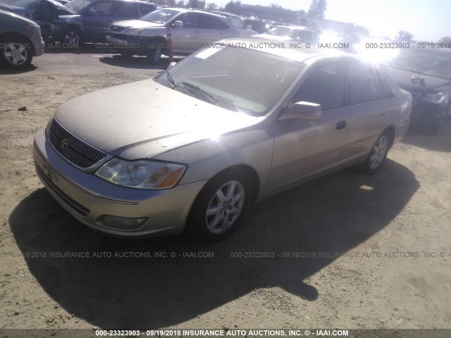 4T1BF28B1YU010349 - 2000 TOYOTA AVALON XL/XLS GOLD photo 2