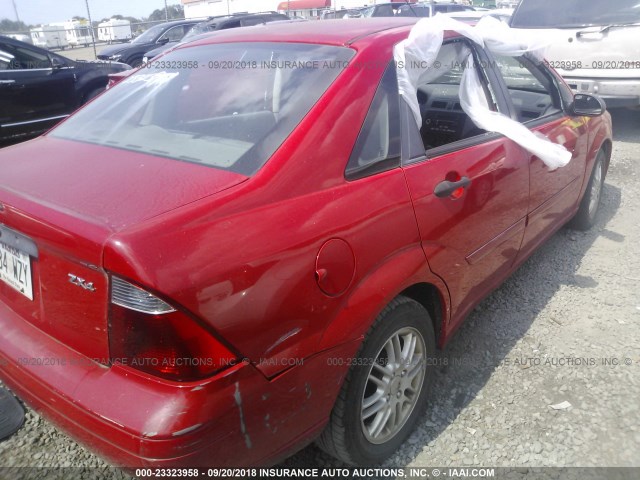 1FAFP34N95W204965 - 2005 FORD FOCUS ZX4 RED photo 4