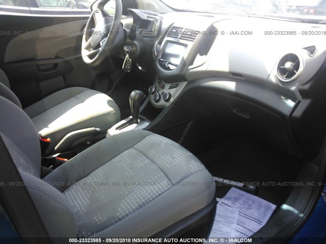 1G1JA5SH0E4148692 - 2014 CHEVROLET SONIC LS BLUE photo 5