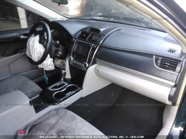 4T1BF1FK8EU310303 - 2014 TOYOTA CAMRY L/SE/LE/XLE Qara foto 5