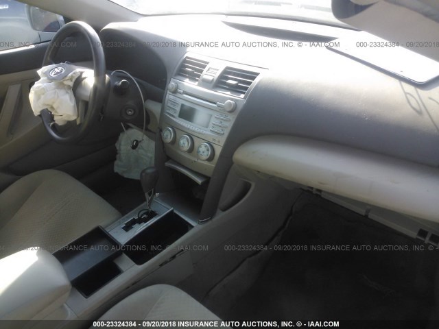 JTNBE46K273020250 - 2007 TOYOTA CAMRY NEW GENERAT CE/LE/XLE/SE GRAY photo 5