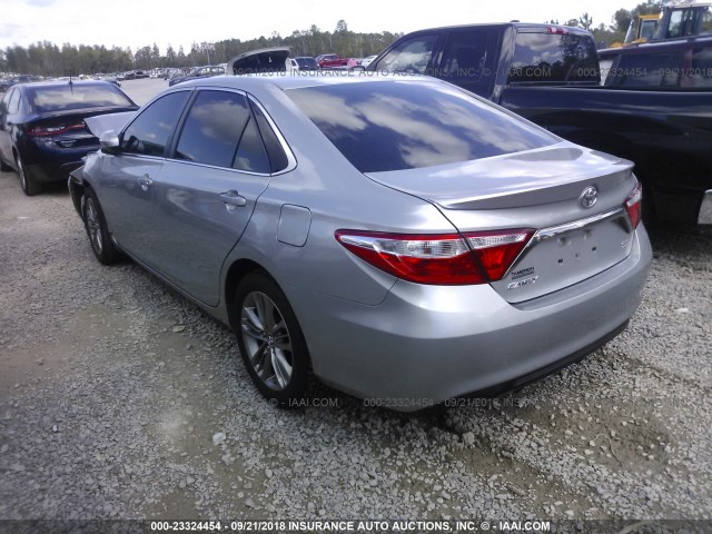 4T1BF1FK9GU172113 - 2016 TOYOTA CAMRY LE/XLE/SE/XSE 银色 照片 3
