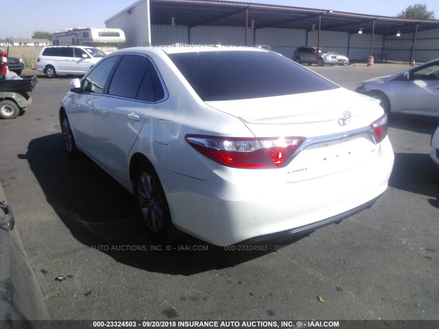 4T1BF1FK3HU401953 - 2017 TOYOTA CAMRY LE/XLE/SE/XSE 白色 照片 3