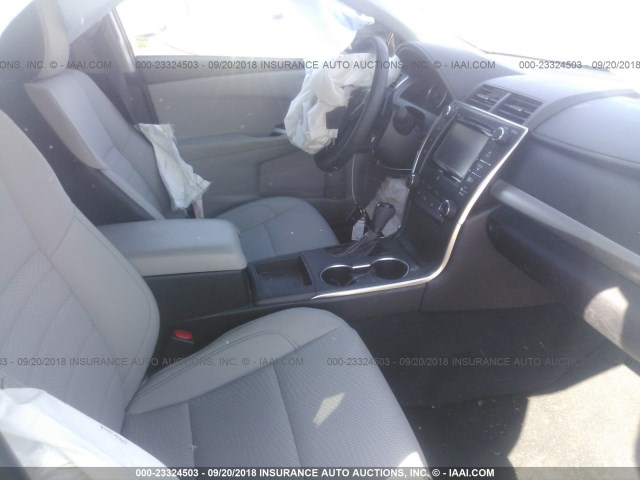 4T1BF1FK3HU401953 - 2017 TOYOTA CAMRY LE/XLE/SE/XSE 白色 照片 5