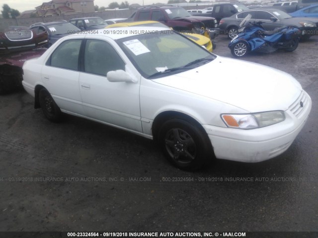 4T1BG28K3WU831835 - 1998 TOYOTA CAMRY CE/LE/XLE 白色 照片 1