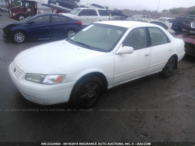 4T1BG28K3WU831835 - 1998 TOYOTA CAMRY CE/LE/XLE 白色 照片 2