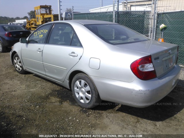 4T1BE32KX2U591603 - 2002 TOYOTA CAMRY LE/XLE/SE SILVER photo 3