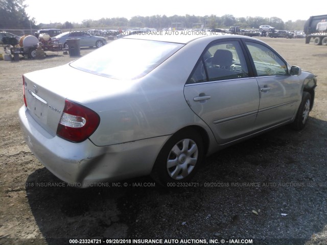 4T1BE32KX2U591603 - 2002 TOYOTA CAMRY LE/XLE/SE SILVER photo 4