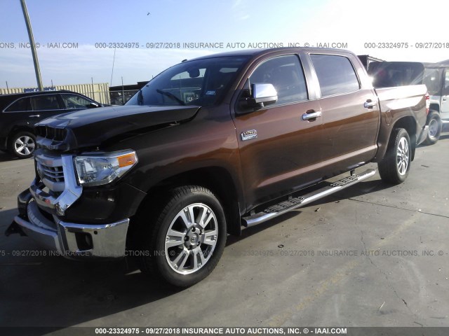 5TFAW5F11EX340532 - 2014 TOYOTA TUNDRA CREWMAX PLATINUM BROWN photo 2