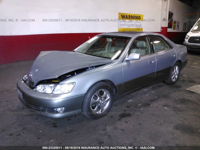 JT8BF28G610294105 - 2001 LEXUS ES 300 GREEN photo 2