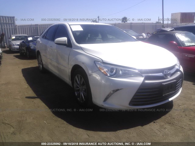 4T1BF1FKXGU137130 - 2016 TOYOTA CAMRY LE/XLE/SE/XSE 白色 照片 1
