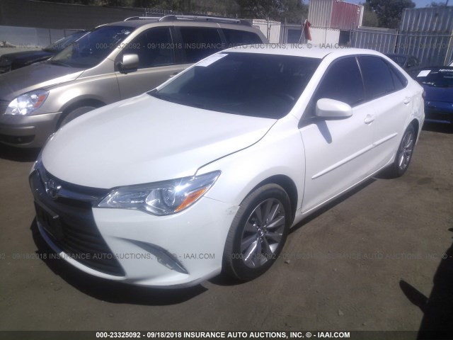 4T1BF1FKXGU137130 - 2016 TOYOTA CAMRY LE/XLE/SE/XSE 白色 照片 2
