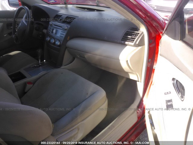 4T1BK46K28U061496 - 2008 TOYOTA CAMRY LE/XLE/SE RED photo 5