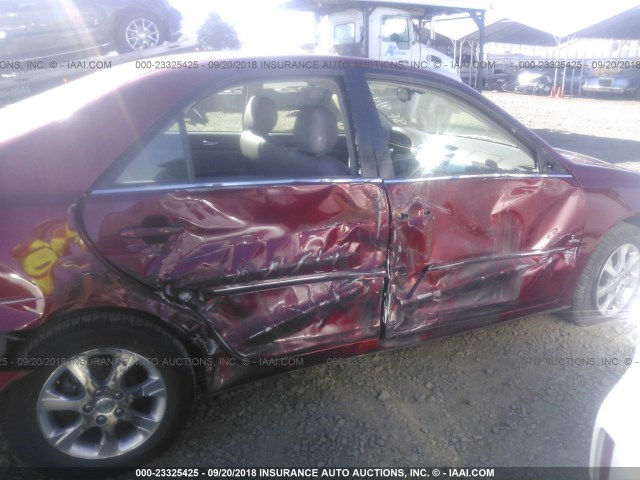 JTDBF30KX50165264 - 2005 TOYOTA CAMRY LE/XLE/SE Қызыл фото 6