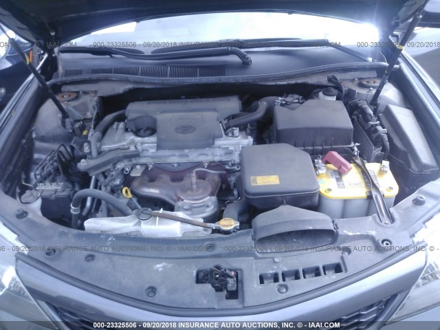 4T1BF1FK0CU183897 - 2012 TOYOTA CAMRY SE/LE/XLE ნაცრისფერი ფოტო 10