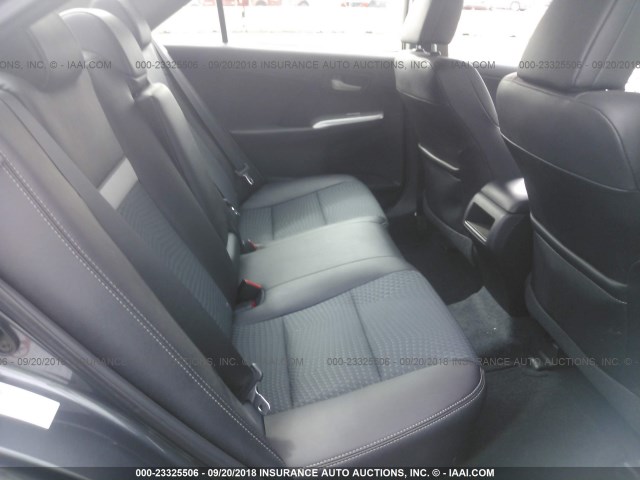 4T1BF1FK0CU183897 - 2012 TOYOTA CAMRY SE/LE/XLE ნაცრისფერი ფოტო 8