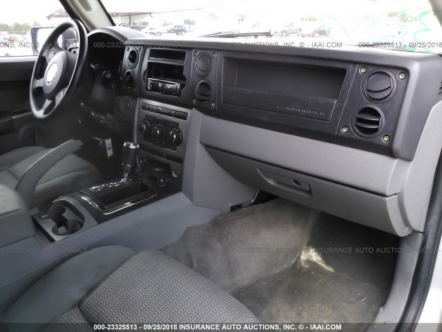 1J8HG48K17C685025 - 2007 JEEP COMMANDER SILVER photo 5