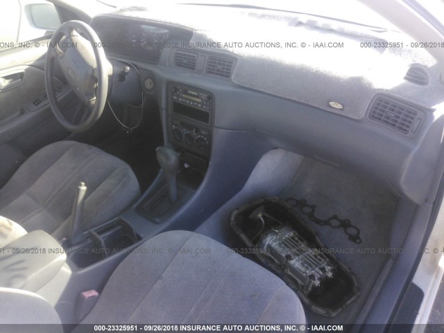 4T1BG22K3XU438539 - 1999 TOYOTA CAMRY CE/LE/XLE 白色 照片 5