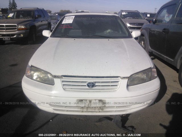 4T1BG22K3XU438539 - 1999 TOYOTA CAMRY CE/LE/XLE 白色 照片 6