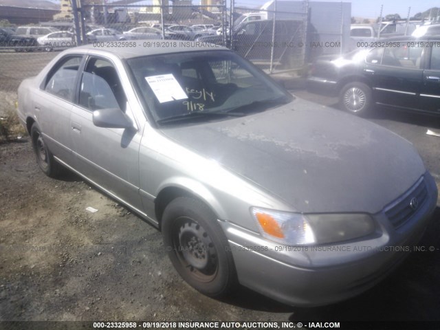 JT2BG22K310547871 - 2001 TOYOTA CAMRY CE/LE/XLE 银色 照片 1