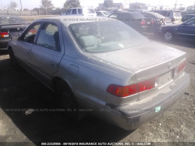 JT2BG22K310547871 - 2001 TOYOTA CAMRY CE/LE/XLE SILVER photo 3