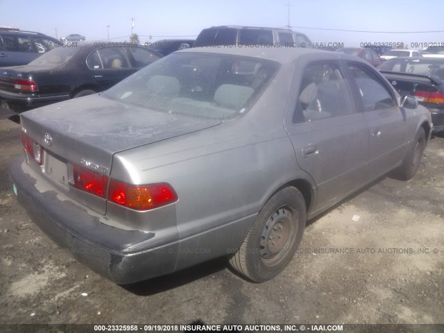 JT2BG22K310547871 - 2001 TOYOTA CAMRY CE/LE/XLE SILVER photo 4