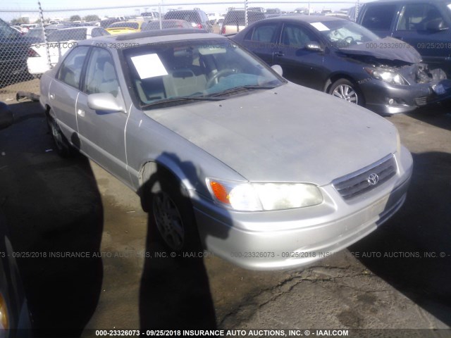 4T1BG22K81U825174 - 2001 TOYOTA CAMRY CE/LE/XLE 银色 照片 1
