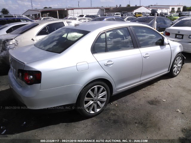 3VWRA7AJ4AM061254 - 2010 VOLKSWAGEN JETTA WOLFSBURG 银色 照片 4