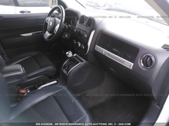 1C4NJDEB8GD781633 - 2016 JEEP COMPASS LATITUDE 白色 照片 5