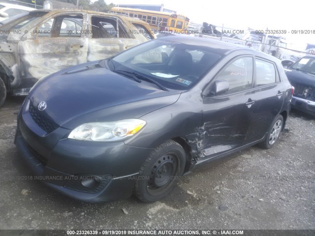 2T1KU40E99C143841 - 2009 TOYOTA COROLLA MATRIX  GRAY photo 2