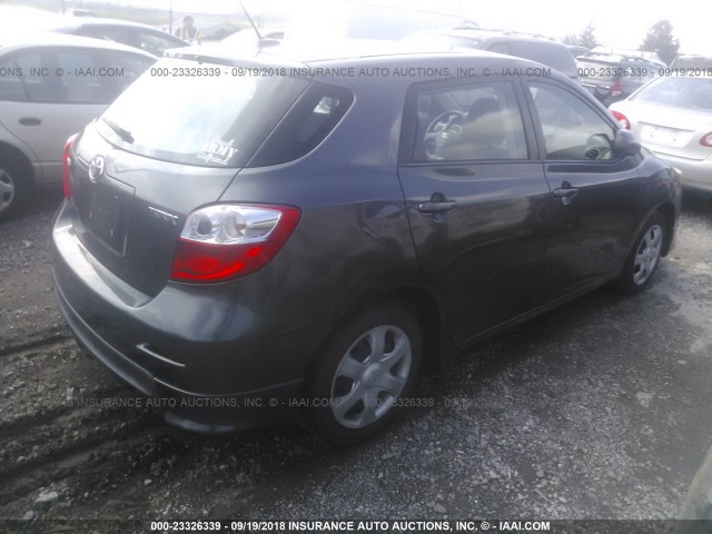 2T1KU40E99C143841 - 2009 TOYOTA COROLLA MATRIX  GRAY photo 4