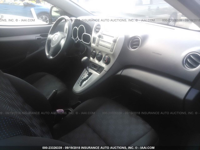 2T1KU40E99C143841 - 2009 TOYOTA COROLLA MATRIX  GRAY photo 5