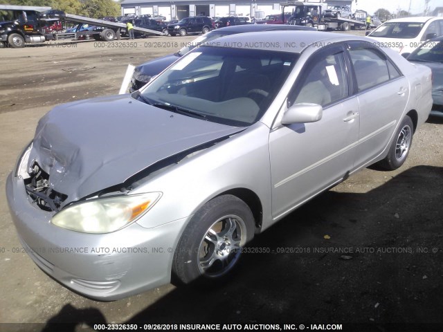 4T1BE32K74U828941 - 2004 TOYOTA CAMRY LE/XLE/SE SILVER photo 2